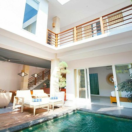 Apple Villa & Suite Seminyak Exterior foto