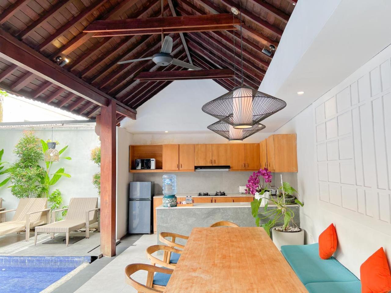 Apple Villa & Suite Seminyak Exterior foto