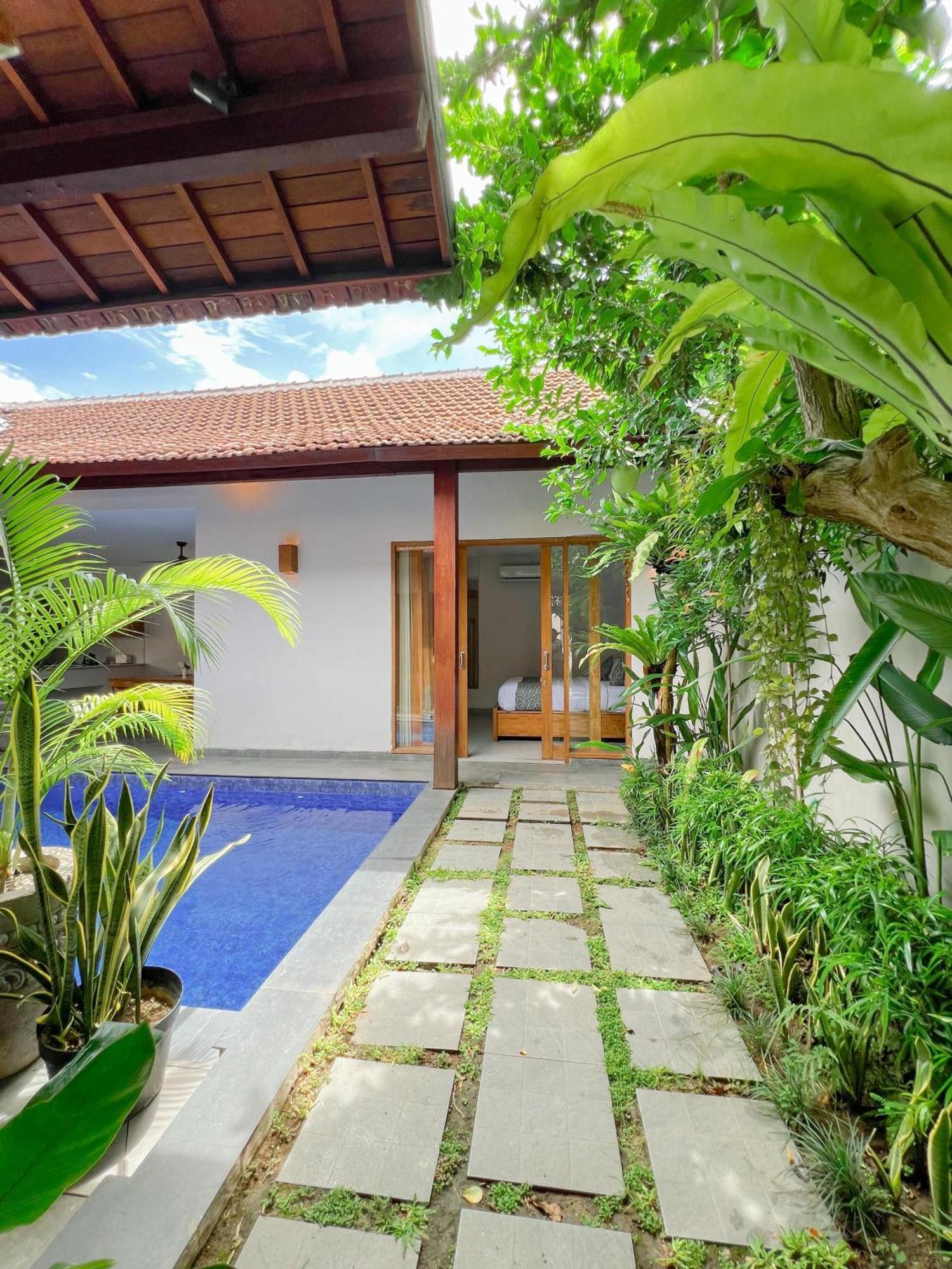 Apple Villa & Suite Seminyak Exterior foto